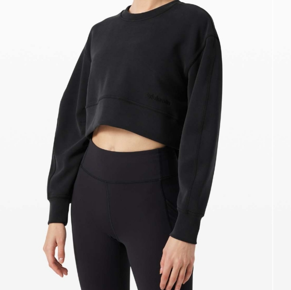 SOLD - Lululemon Soft Ambitions Crop Crew XS/S